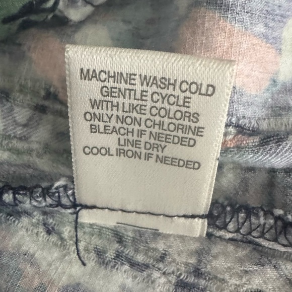 Christopher & Banks Multicolor Abstract Button Down, Two Side pocket Shirt Siz M - Picture 10 of 10